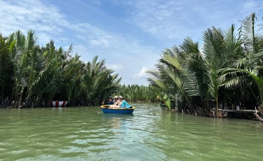 Northern & Central Vietnam Tour: Halong, Hue, Hoi An Discovery